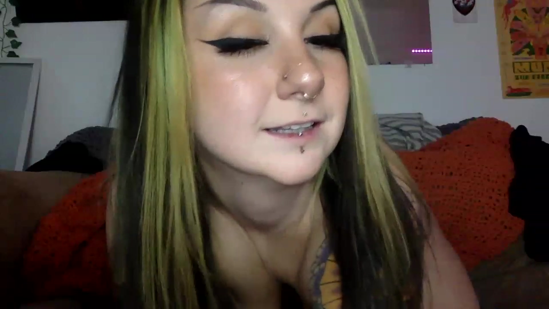 Gallery image thumbnail from ThorneXo's myfreecams stream on, 11/14/2022, 23:16 image 13 of 20