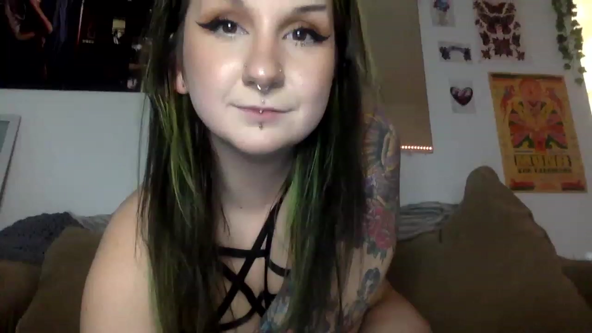 Gallery image thumbnail from ThorneXo's myfreecams stream on, 12/08/2022, 21:42 image 17 of 20