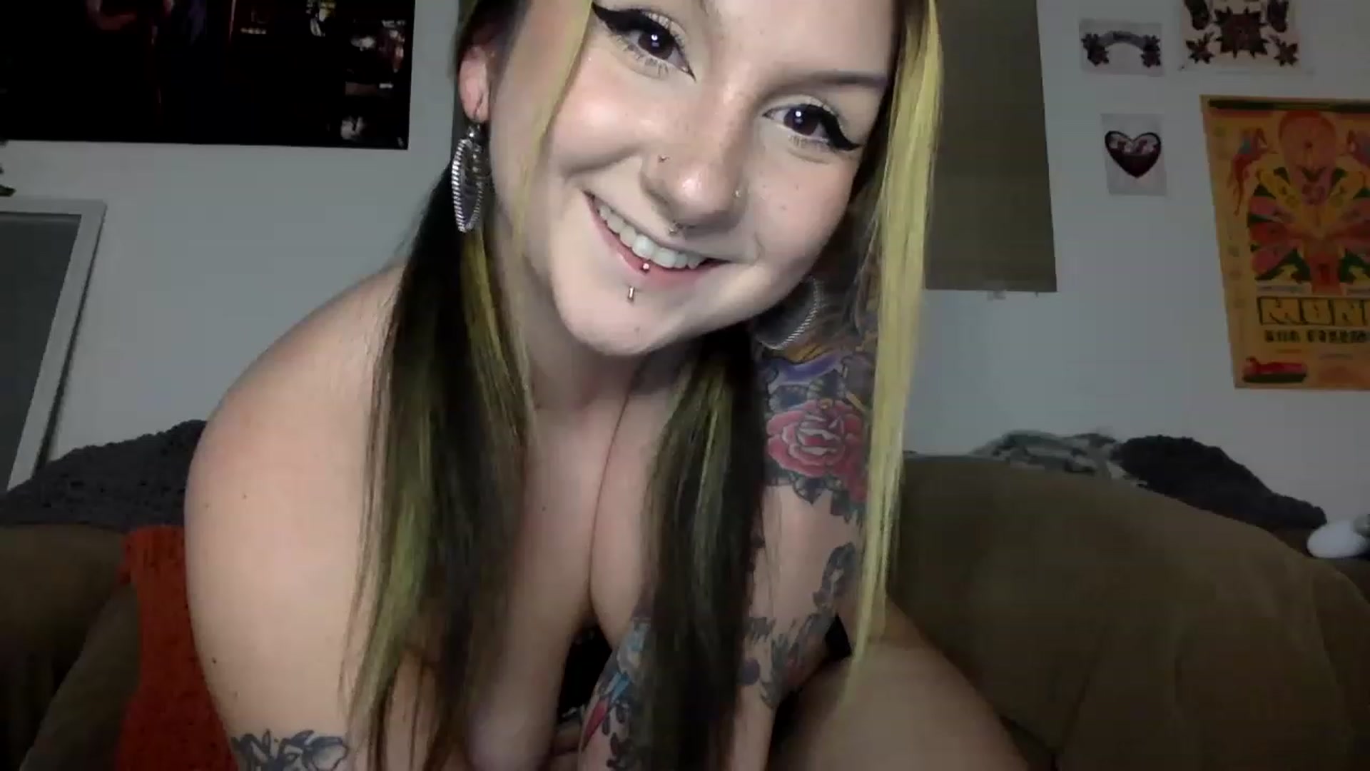 Gallery image thumbnail from ThorneXo's myfreecams stream on, 12/27/2022, 24:05 image 2 of 20