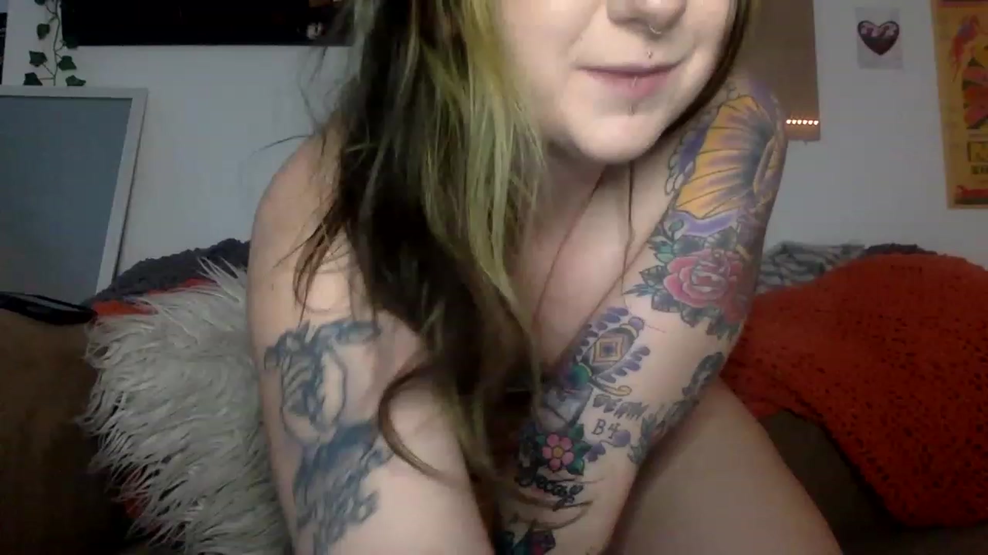 Gallery image thumbnail from ThorneXo's myfreecams stream on, 12/28/2022, 22:26 image 5 of 20