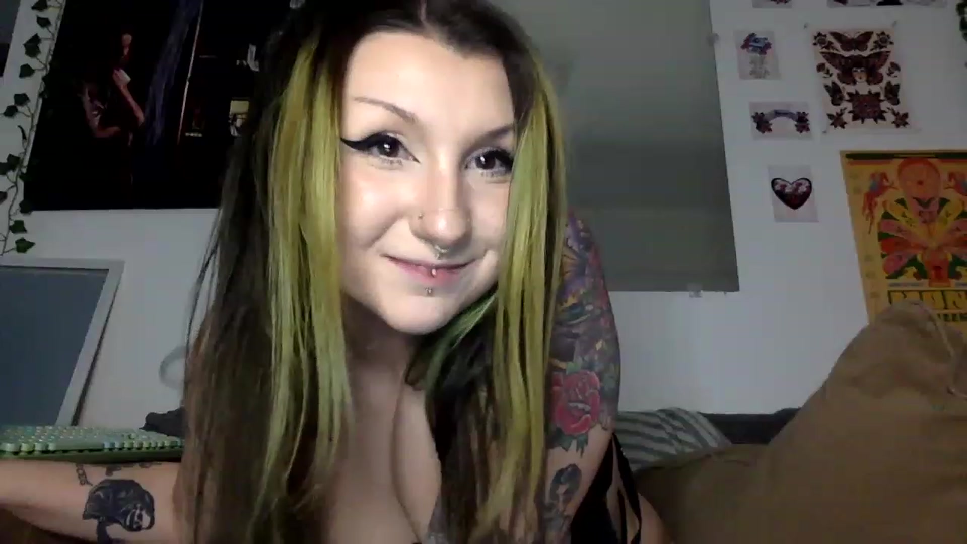 Gallery image thumbnail from ThorneXo's myfreecams stream on, 01/28/2023, 24:21 image 18 of 20
