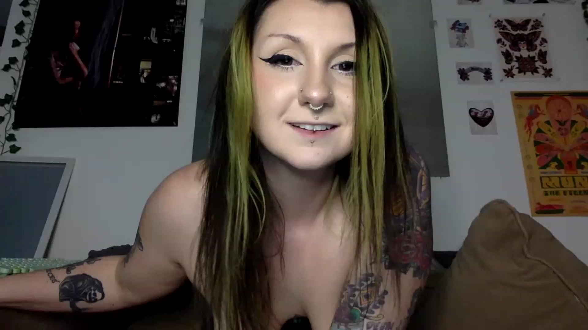 Gallery image thumbnail from ThorneXo's myfreecams stream on, 01/28/2023, 24:21 image 14 of 20