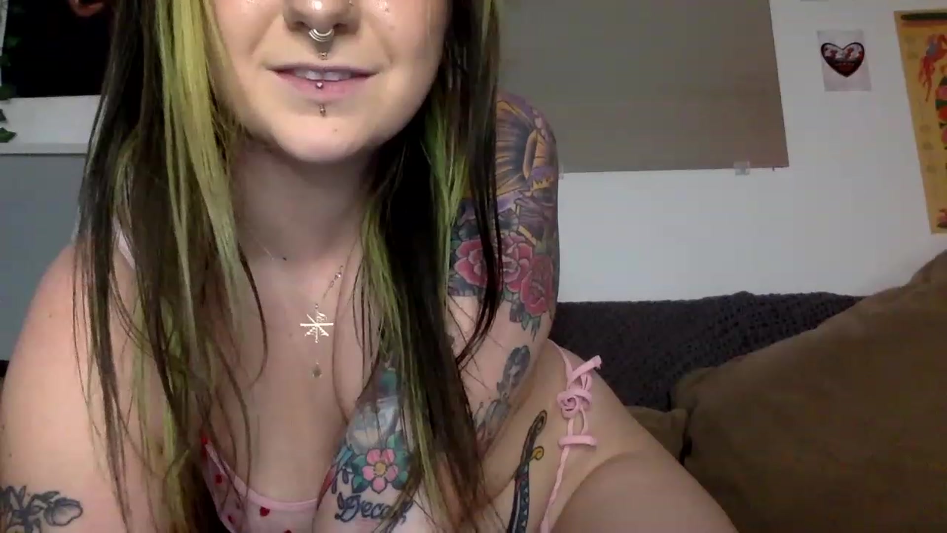 Gallery image thumbnail from ThorneXo's myfreecams stream on, 04/22/2023, 21:04 image 5 of 20