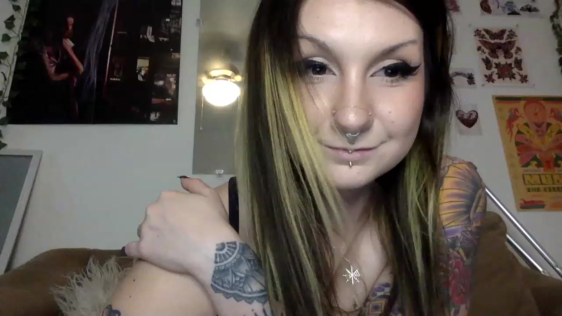 Gallery image thumbnail from ThorneXo's myfreecams stream on, 05/17/2023, 21:41 image 19 of 20