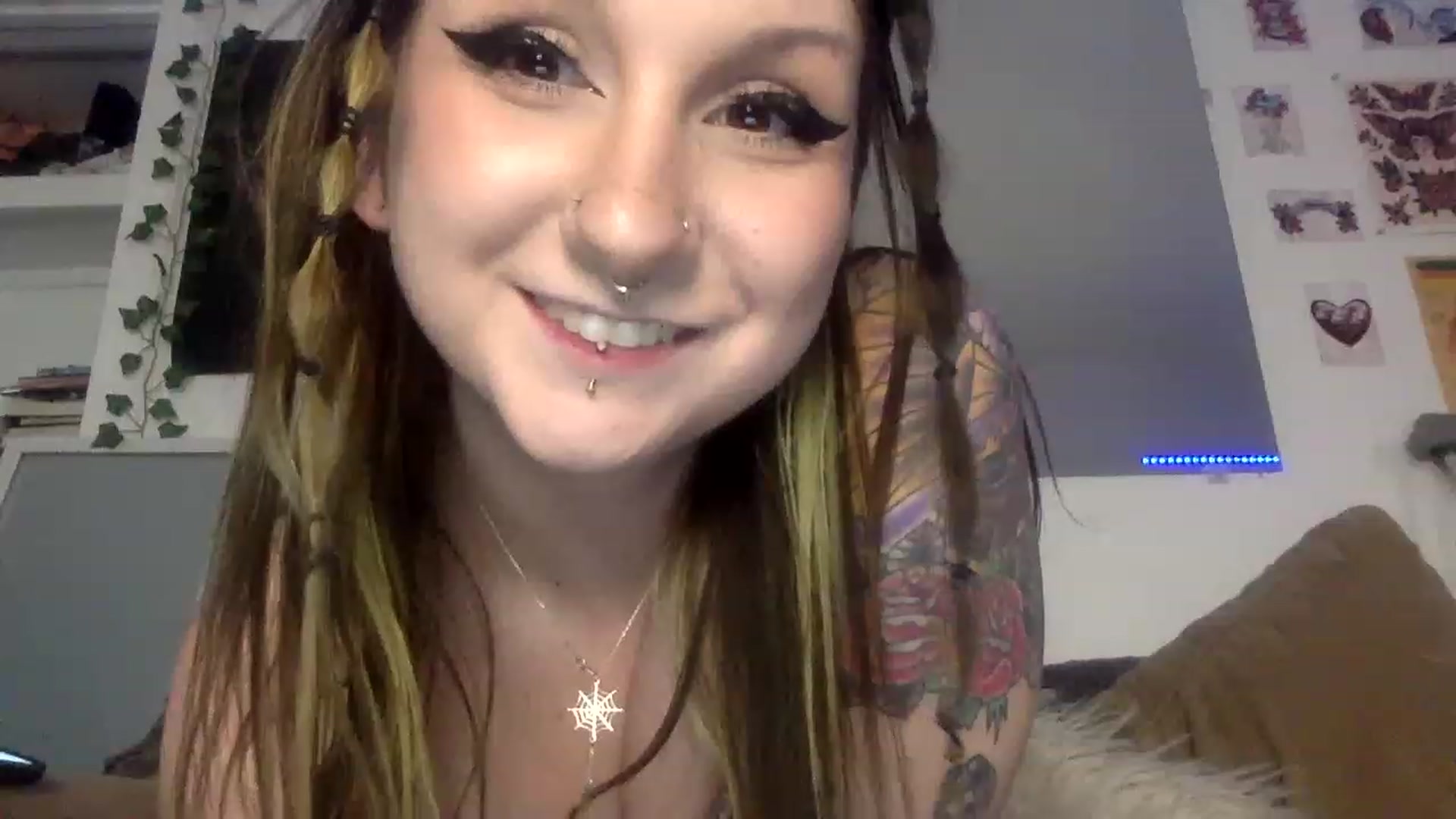 Gallery image thumbnail from ThorneXo's myfreecams stream on, 06/01/2023, 23:07 image 15 of 20