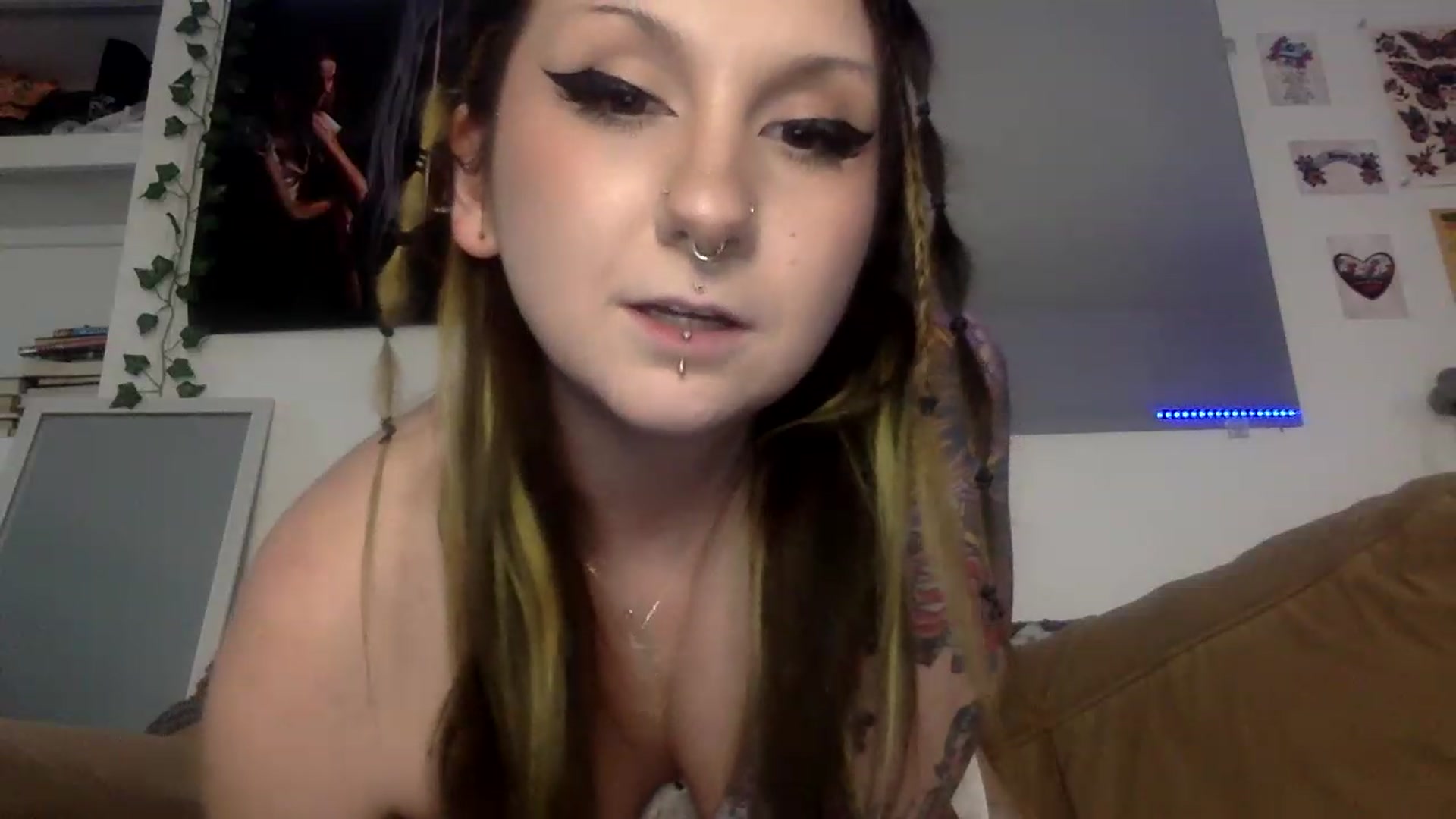 Gallery image thumbnail from ThorneXo's myfreecams stream on, 06/01/2023, 23:07 image 5 of 20