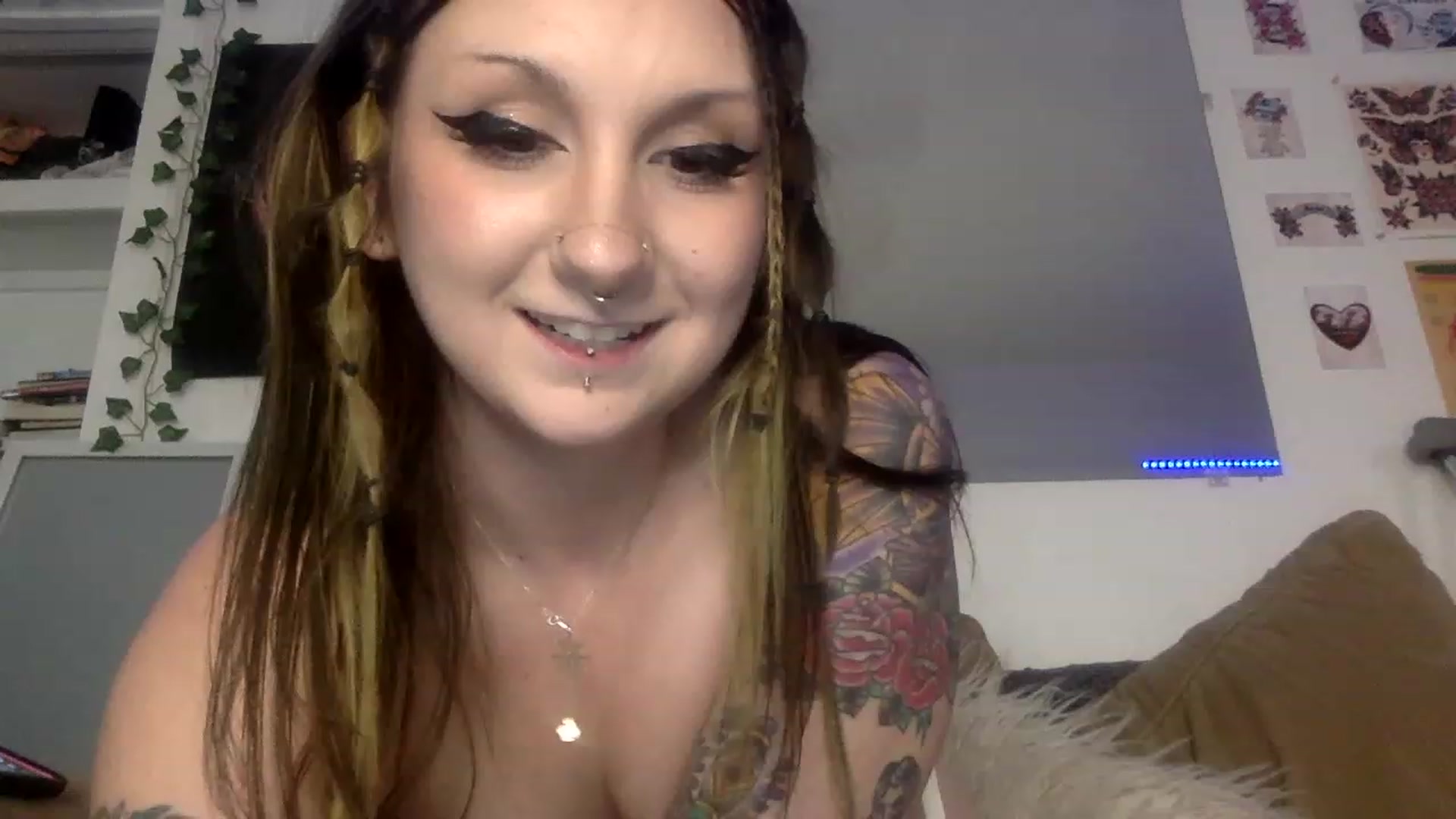 Gallery image thumbnail from ThorneXo's myfreecams stream on, 06/01/2023, 23:07 image 14 of 20