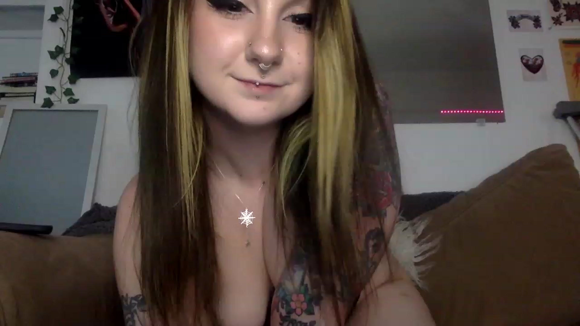 Gallery image thumbnail from ThorneXo's myfreecams stream on, 06/02/2023, 20:37 image 14 of 20