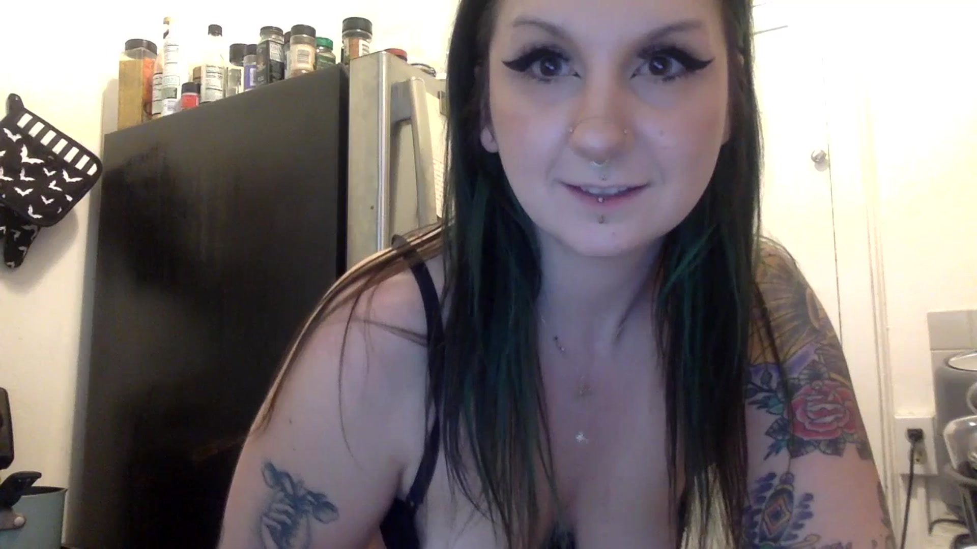 Gallery image thumbnail from ThorneXo's myfreecams stream on, 06/22/2023, 23:21 image 7 of 20