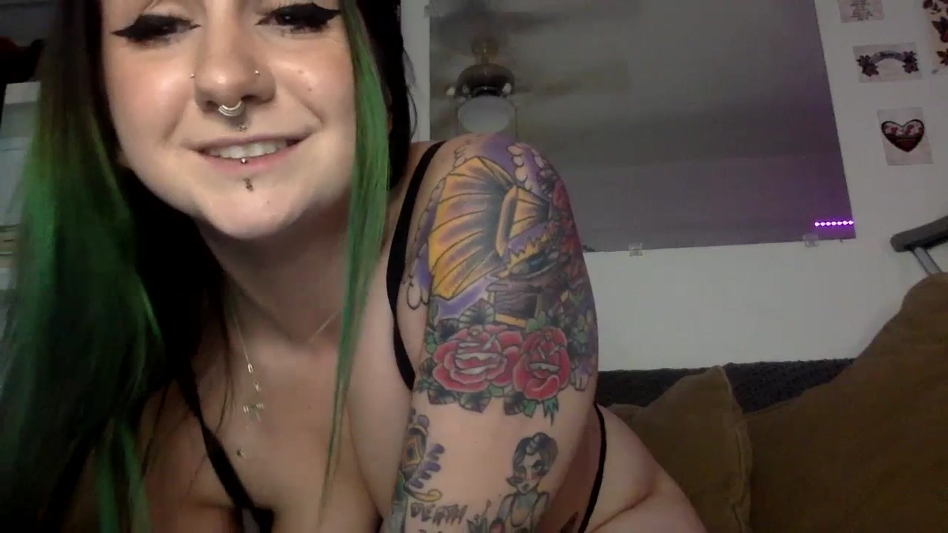 Gallery image thumbnail from ThorneXo's myfreecams stream on, 06/22/2023, 23:21 image 4 of 20
