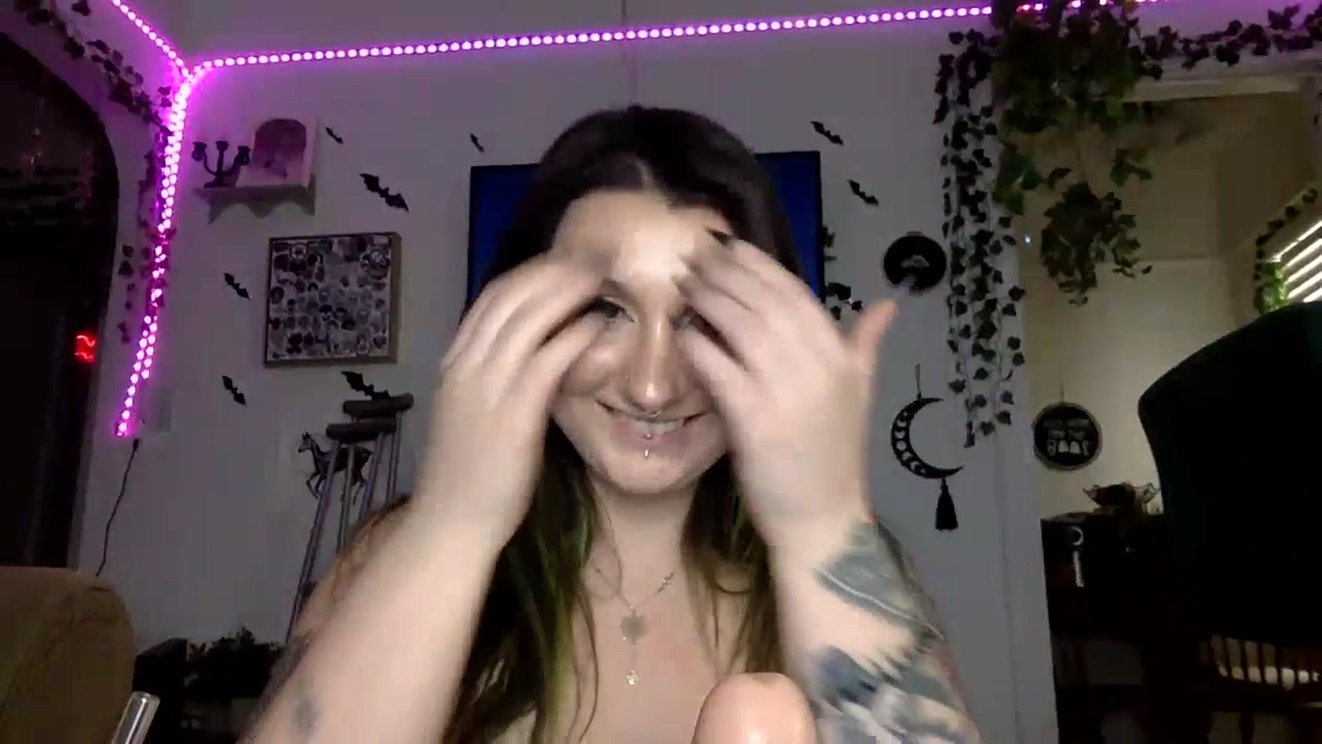 Gallery image thumbnail from ThorneXo's myfreecams stream on, 07/18/2023, 23:58 image 14 of 20