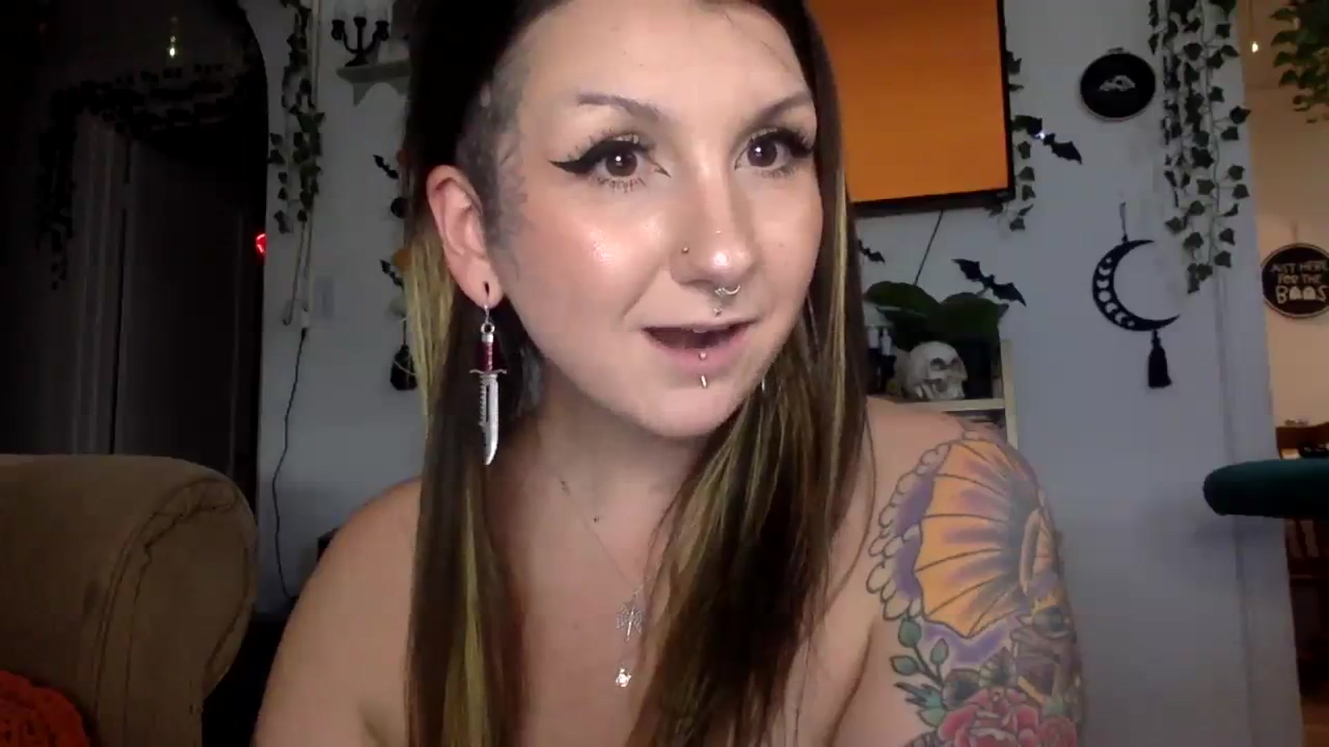 Gallery image thumbnail from ThorneXo's myfreecams stream on, 08/18/2023, 24:56 image 7 of 20