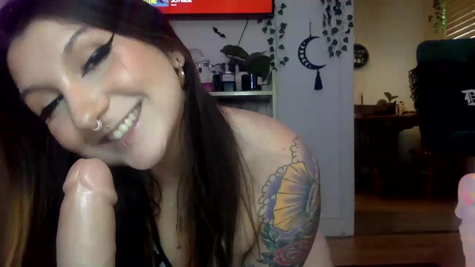 Gallery image thumbnail from ThorneXo's myfreecams stream on, 10/01/2024, 21:43 image 1 of 20