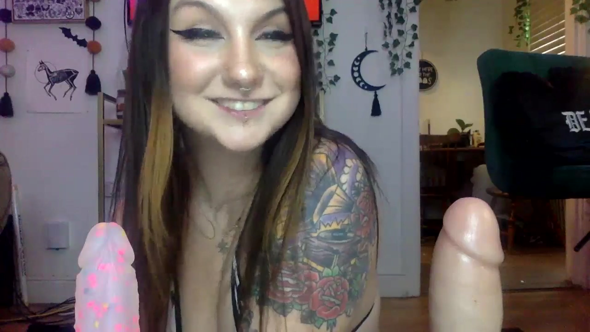 Gallery image thumbnail from ThorneXo's myfreecams stream on, 10/01/2024, 21:43 image 17 of 20