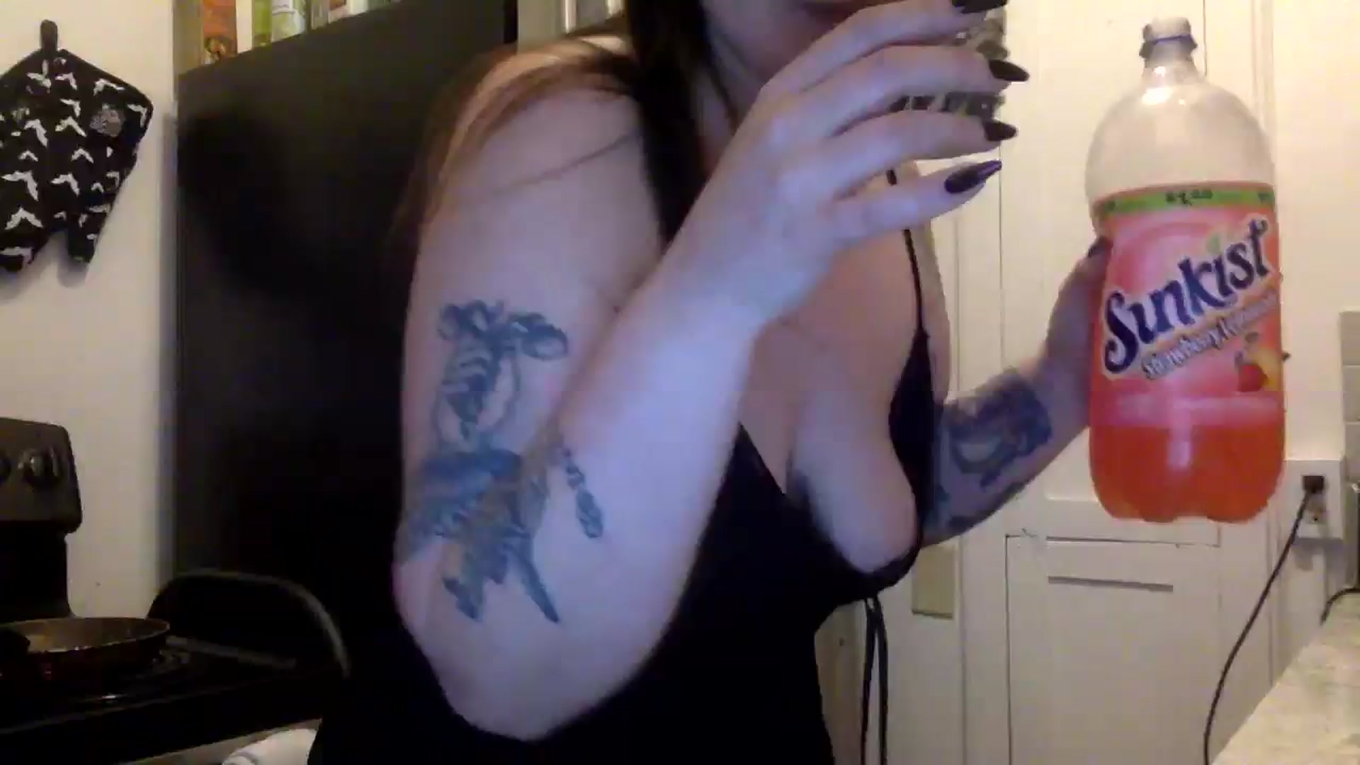 Gallery image thumbnail from ThorneXo's myfreecams stream on, 01/01/2025, 23:35 image 19 of 20