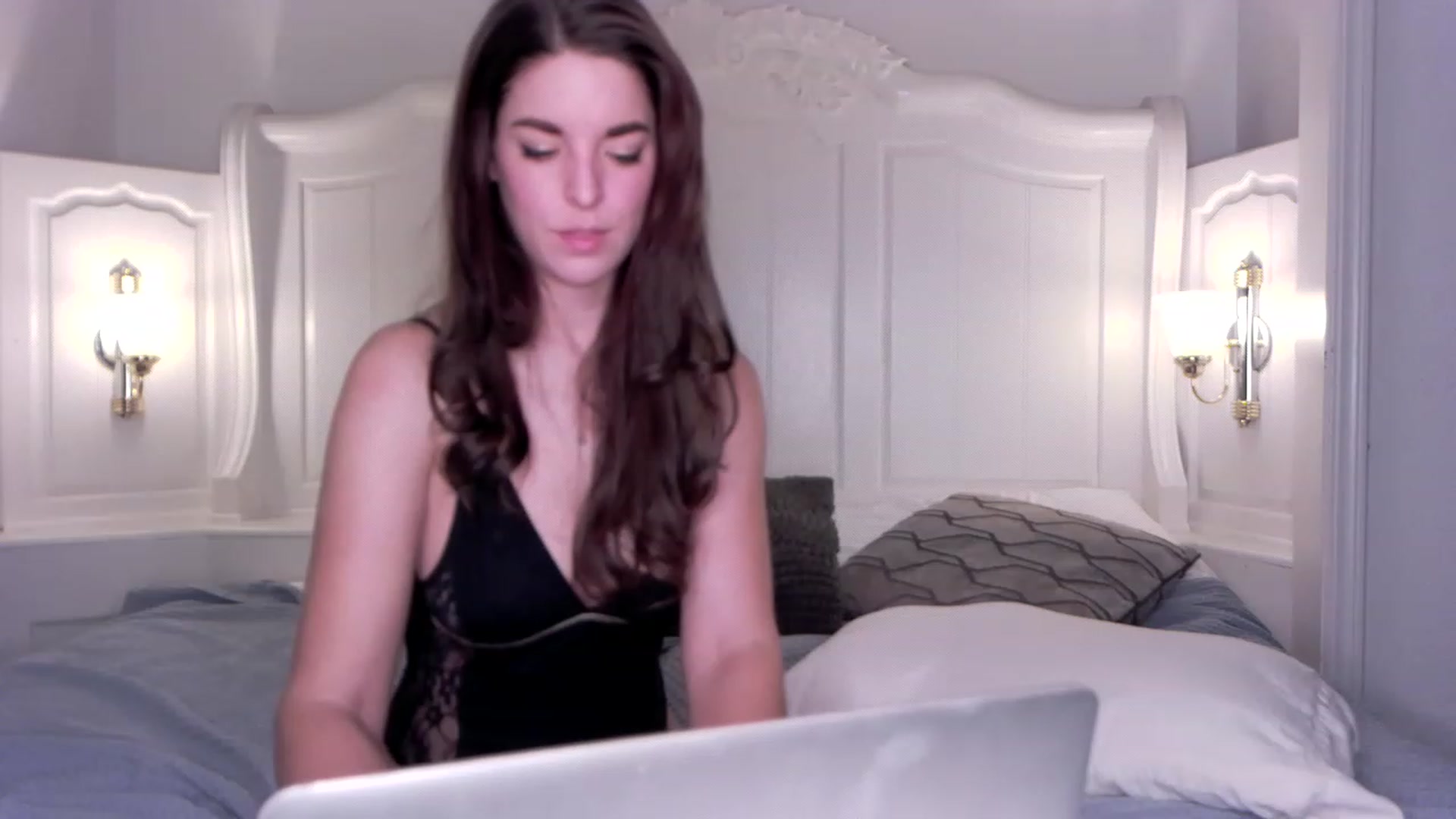 Gallery image thumbnail from ThunderKitten's myfreecams stream on, 12/16/2022, 07:37 image 14 of 20