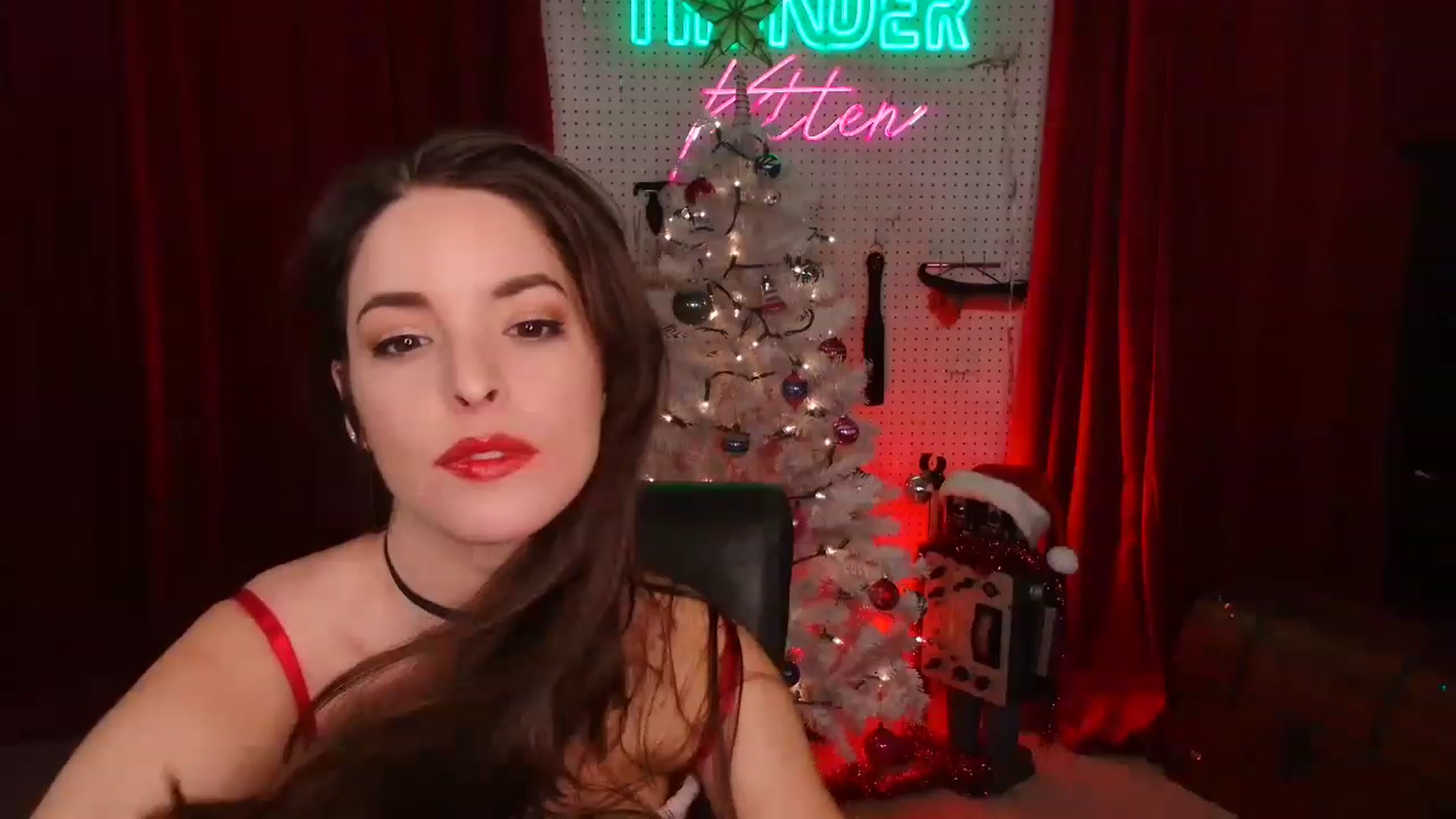 Gallery image thumbnail from ThunderKitten's myfreecams stream on, 12/21/2022, 09:35 image 6 of 20