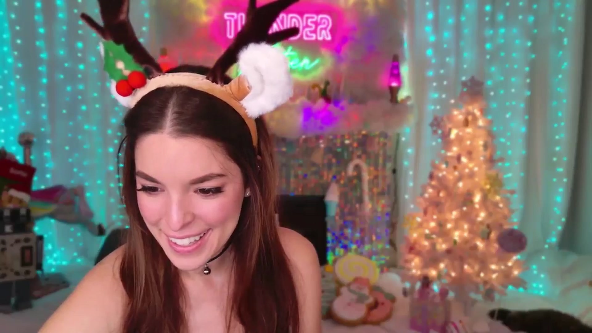 Gallery image thumbnail from ThunderKitten's myfreecams stream on, 12/31/2024, 08:20 image 18 of 20