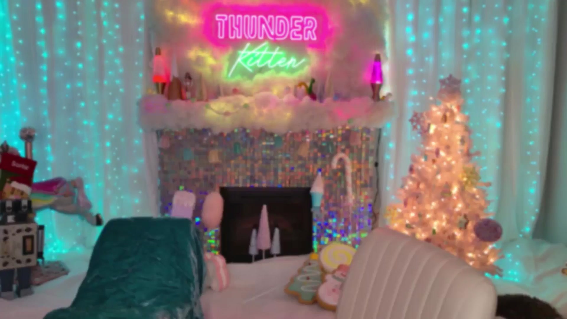 Gallery image thumbnail from ThunderKitten's myfreecams stream on, 12/31/2024, 08:20 image 13 of 20