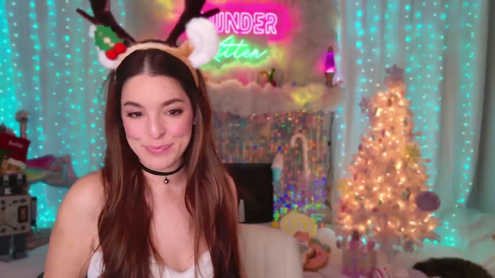 Gallery image thumbnail from ThunderKitten's myfreecams stream on, 12/31/2024, 08:20 image 16 of 20