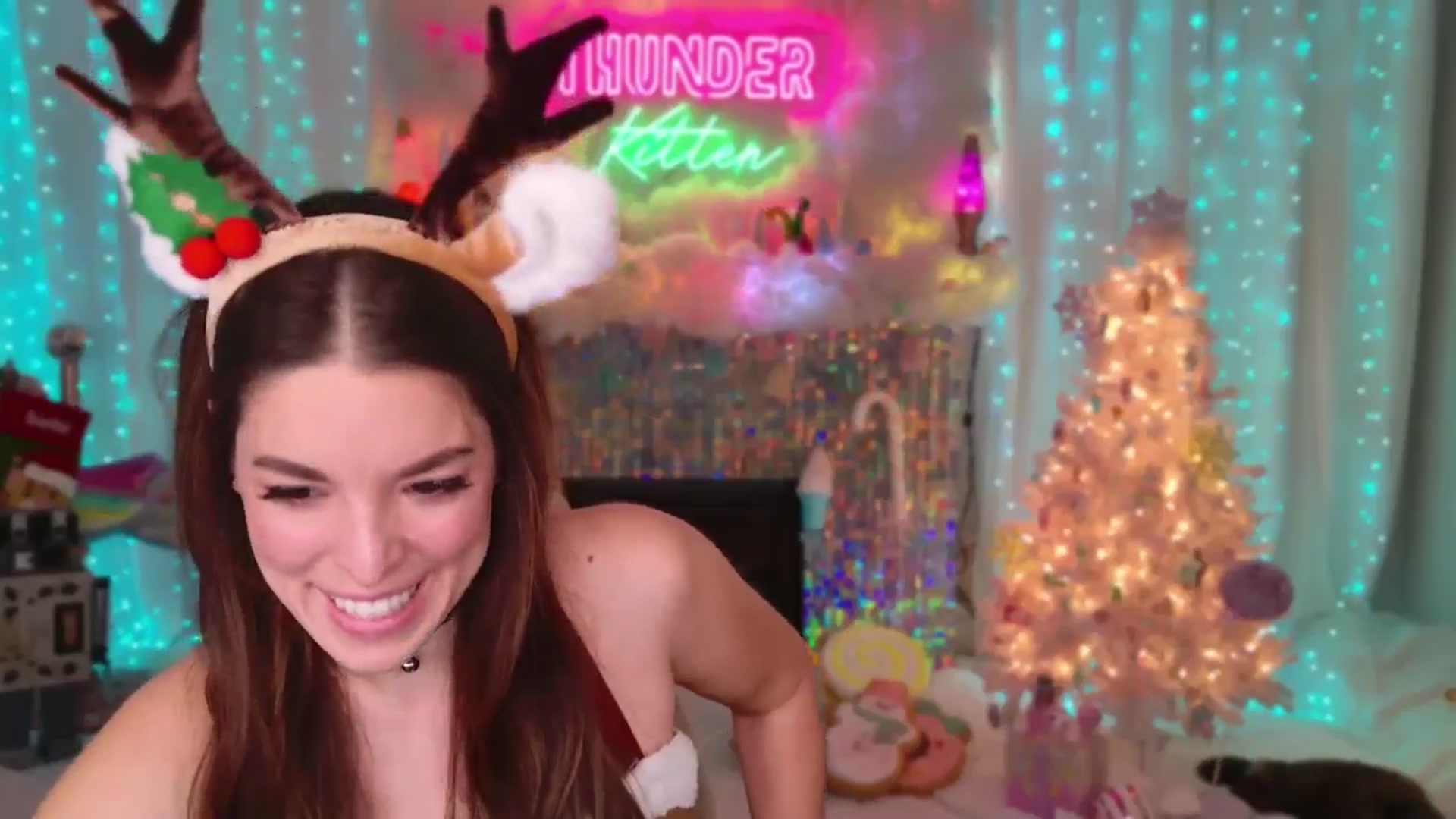 Gallery image thumbnail from ThunderKitten's myfreecams stream on, 12/31/2024, 08:20 image 19 of 20