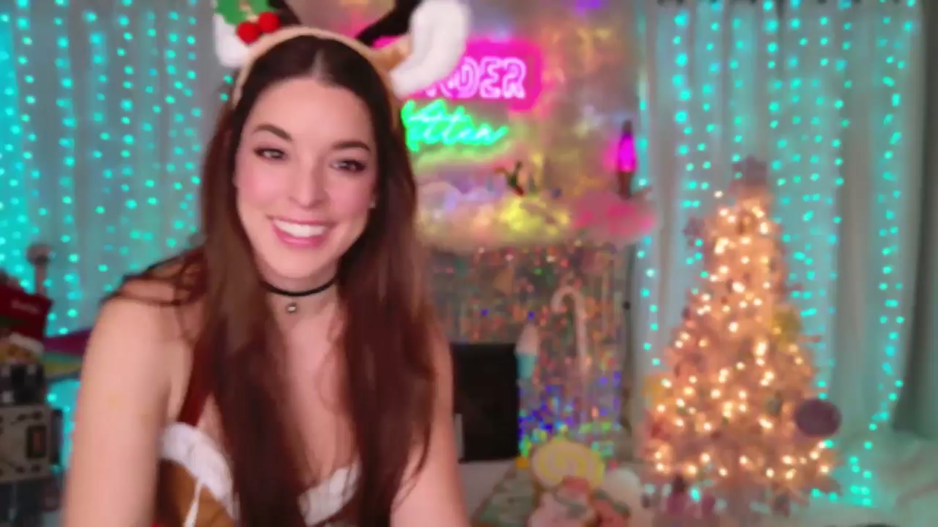 Gallery image thumbnail from ThunderKitten's myfreecams stream on, 12/31/2024, 08:20 image 1 of 20