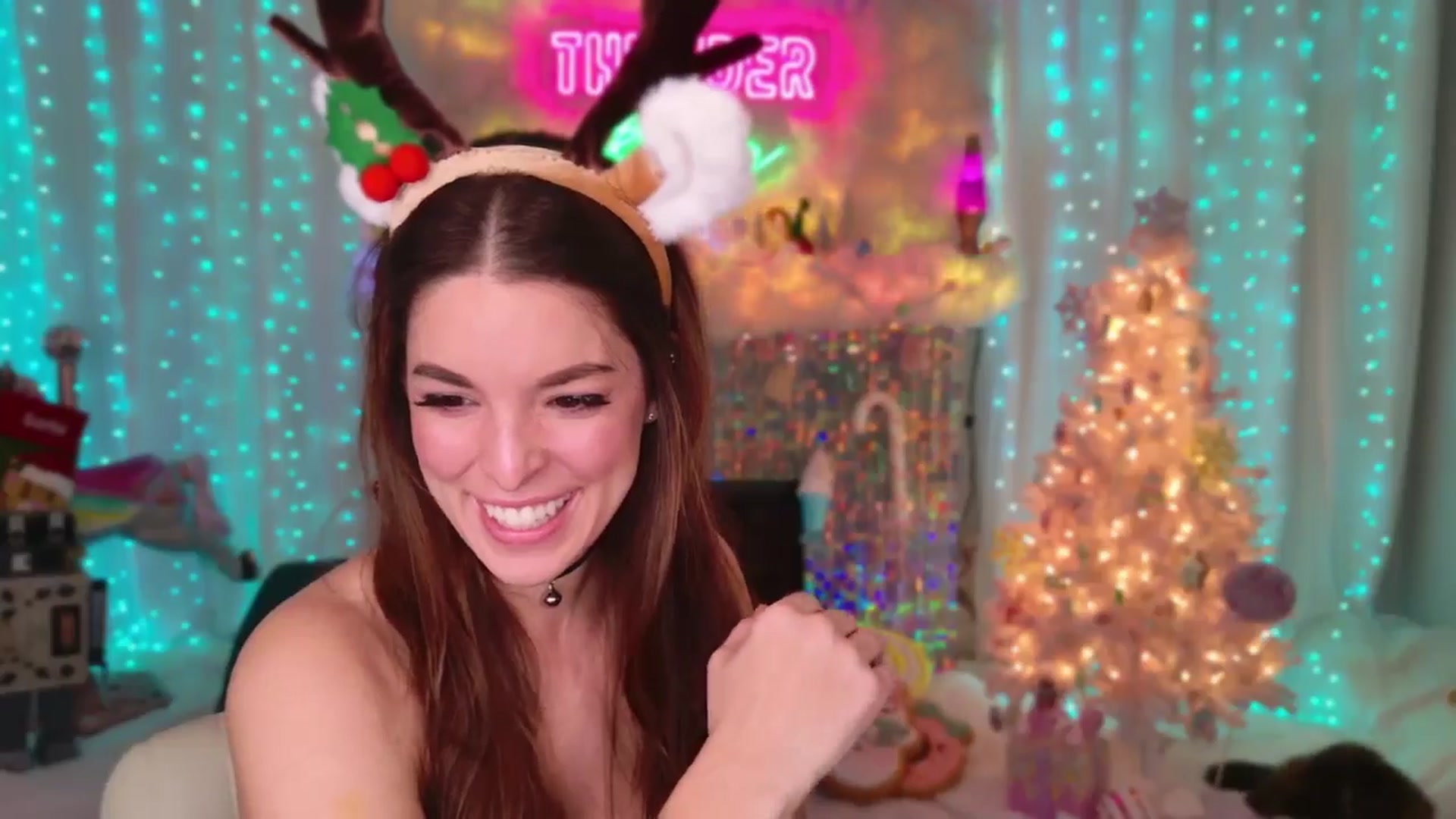 Gallery image thumbnail from ThunderKitten's myfreecams stream on, 12/31/2024, 08:20 image 17 of 20