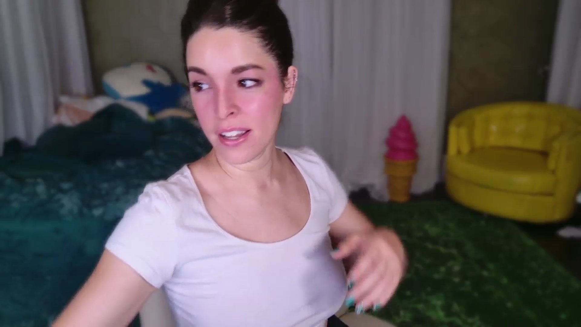 Gallery image thumbnail from ThunderKitten's myfreecams stream on, 06/03/2025, 07:44 image 12 of 20