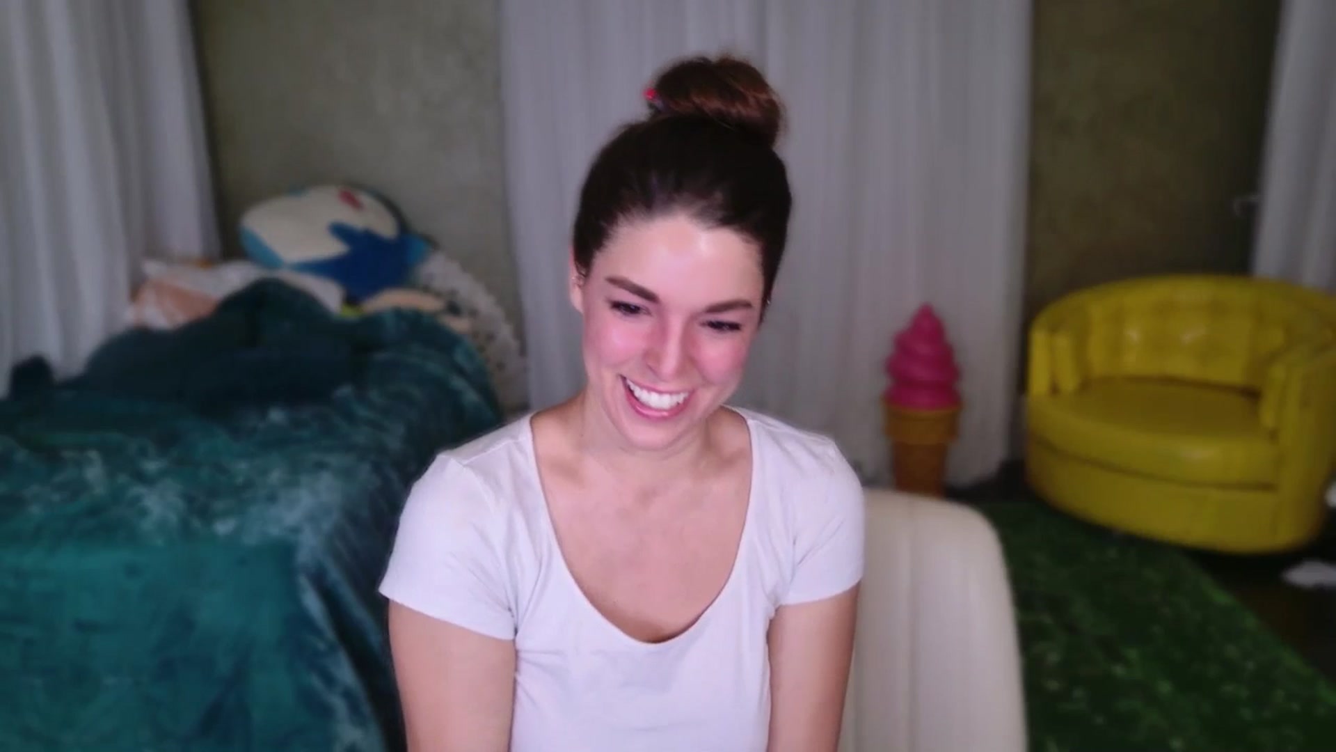 Gallery image thumbnail from ThunderKitten's myfreecams stream on, 06/03/2025, 07:44 image 15 of 20
