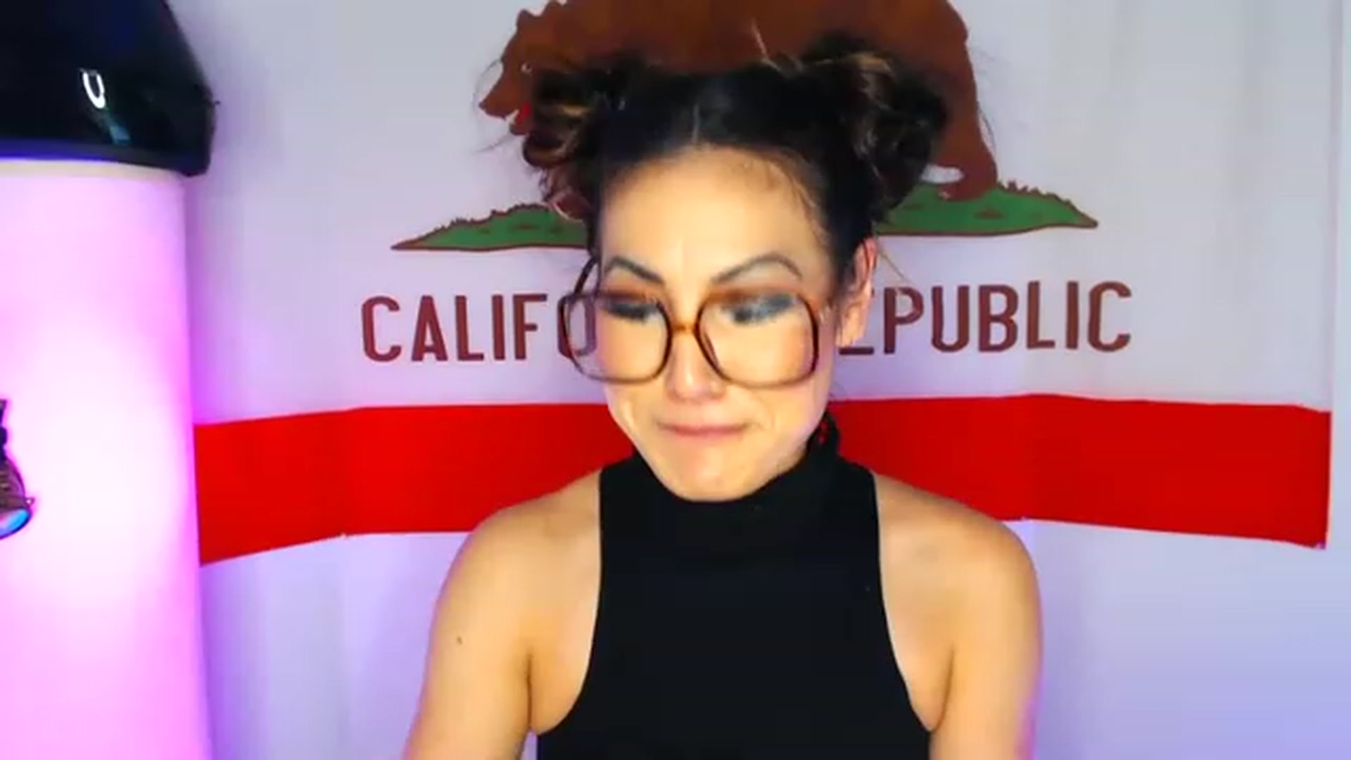 Gallery image thumbnail from Tia_Asaka's myfreecams stream on, 12/03/2022, 15:08 image 12 of 20