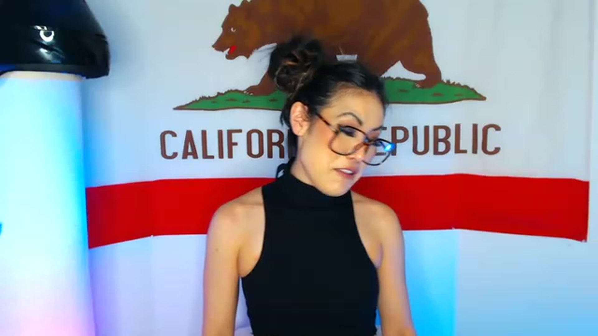 Gallery image thumbnail from Tia_Asaka's myfreecams stream on, 12/03/2022, 15:45 image 12 of 20