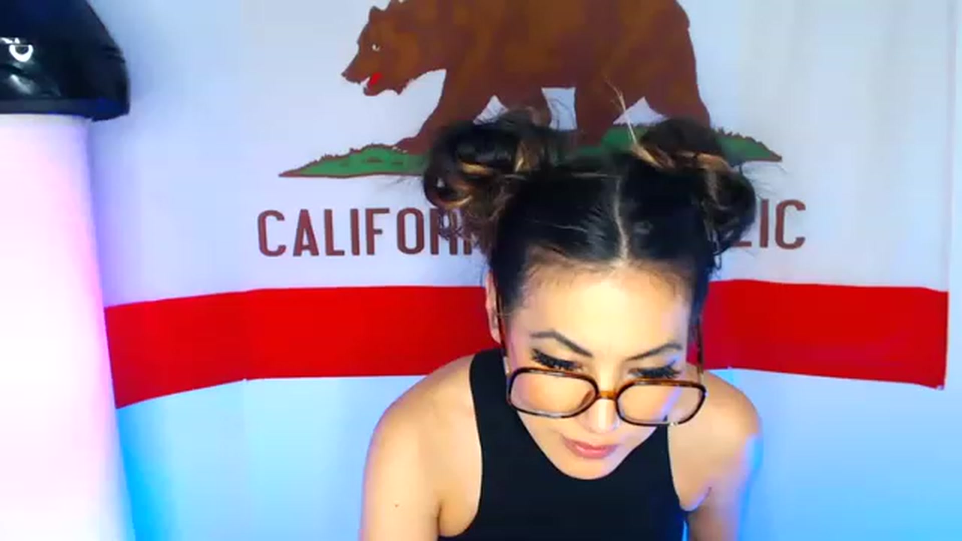Gallery image thumbnail from Tia_Asaka's myfreecams stream on, 12/03/2022, 18:53 image 11 of 20