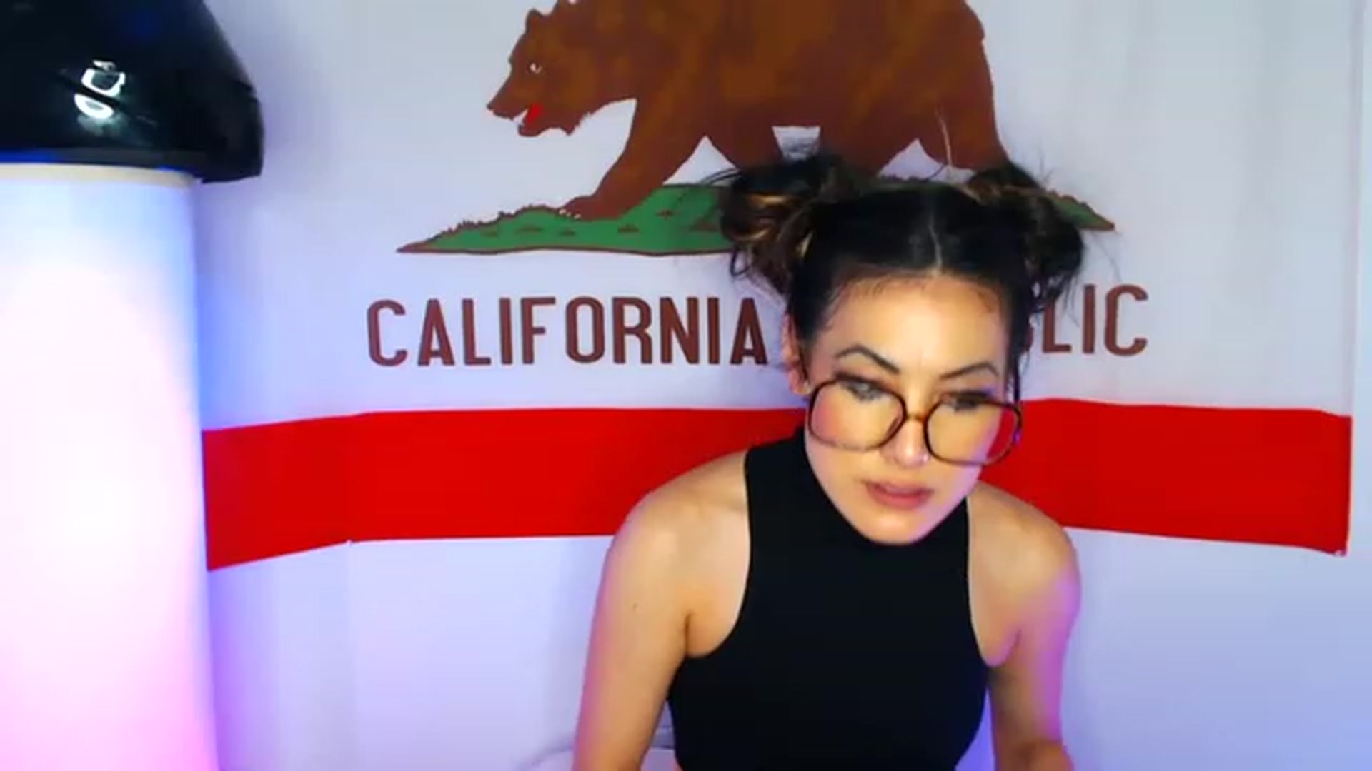 Gallery image thumbnail from Tia_Asaka's myfreecams stream on, 12/03/2022, 18:53 image 15 of 20