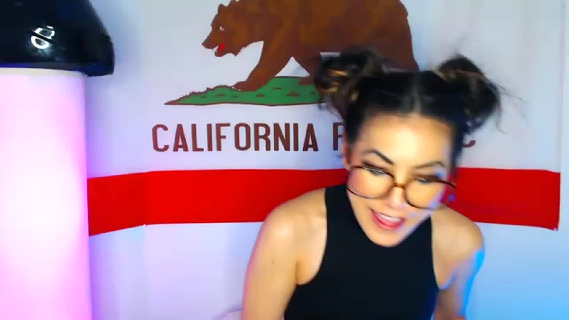 Gallery image thumbnail from Tia_Asaka's myfreecams stream on, 12/03/2022, 18:53 image 17 of 20