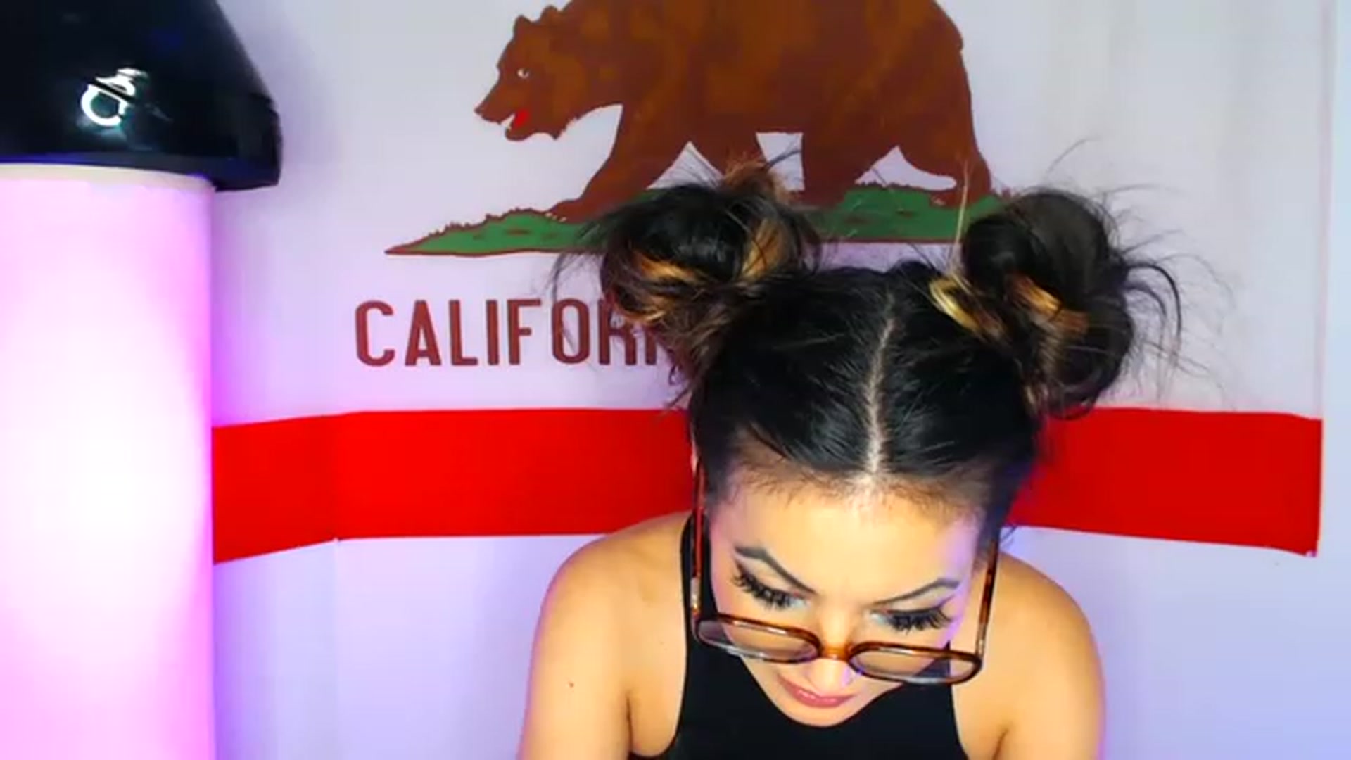 Gallery image thumbnail from Tia_Asaka's myfreecams stream on, 12/04/2022, 10:20 image 16 of 20