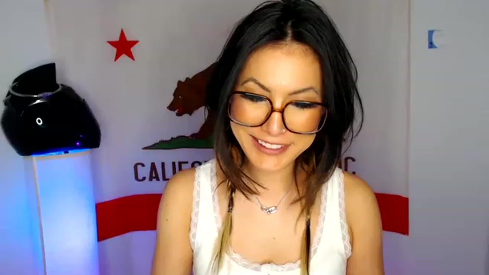 Gallery image thumbnail from Tia_Asaka's myfreecams stream on, 12/10/2022, 14:01 image 15 of 20