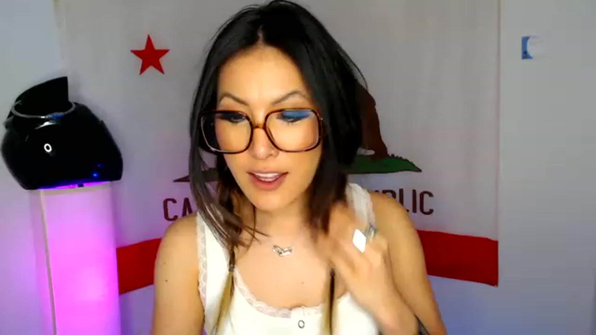 Gallery image thumbnail from Tia_Asaka's myfreecams stream on, 12/10/2022, 14:01 image 16 of 20