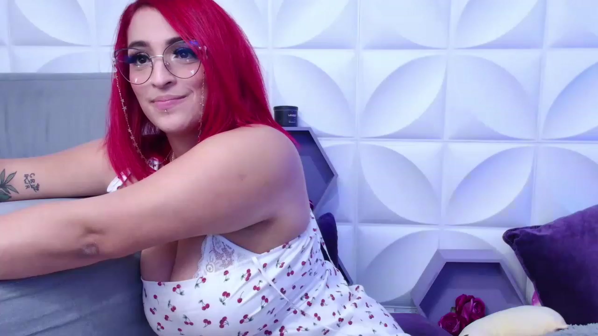 Gallery image thumbnail from Tifannys_ti's myfreecams stream on, 12/01/2022, 13:05 image 15 of 20