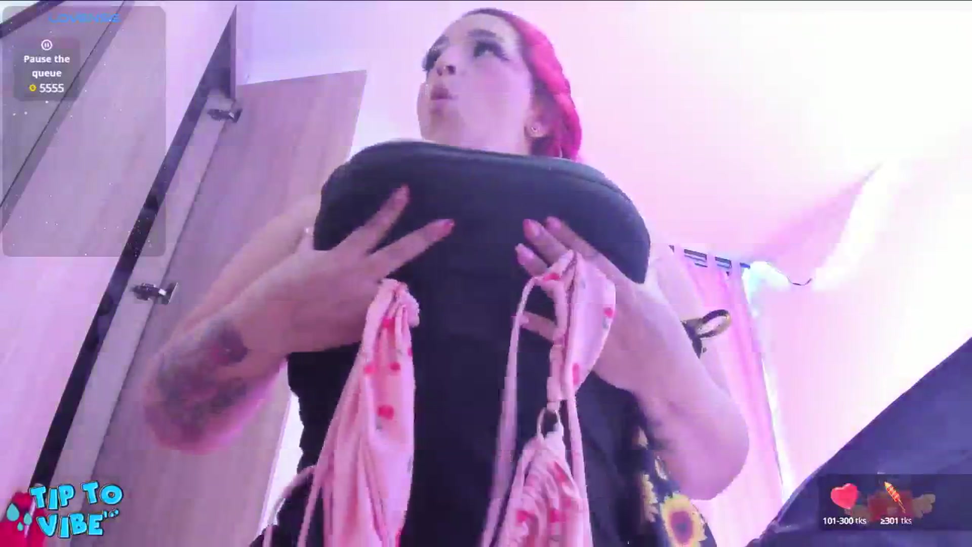 Gallery image thumbnail from Tifannys_ti's myfreecams stream on, 12/19/2024, 14:58 image 3 of 20