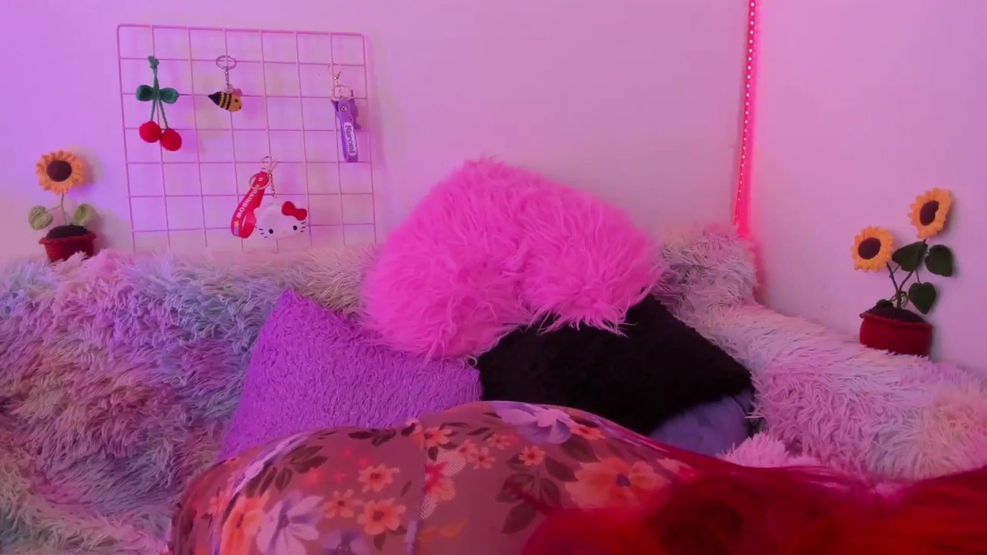 Gallery image thumbnail from Tifannys_ti's myfreecams stream on, 02/24/2025, 14:21 image 3 of 20