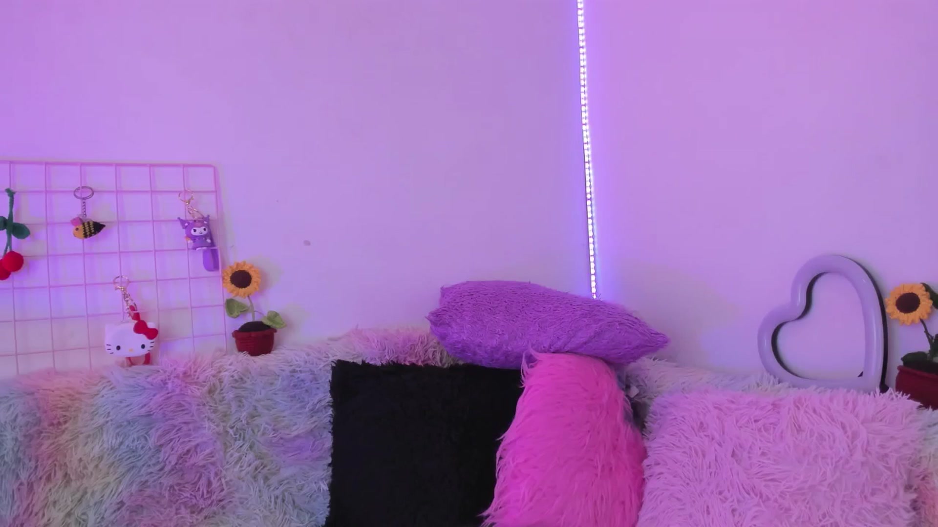 Gallery image thumbnail from Tifannys_ti's myfreecams stream on, 04/19/2025, 14:05 image 10 of 20