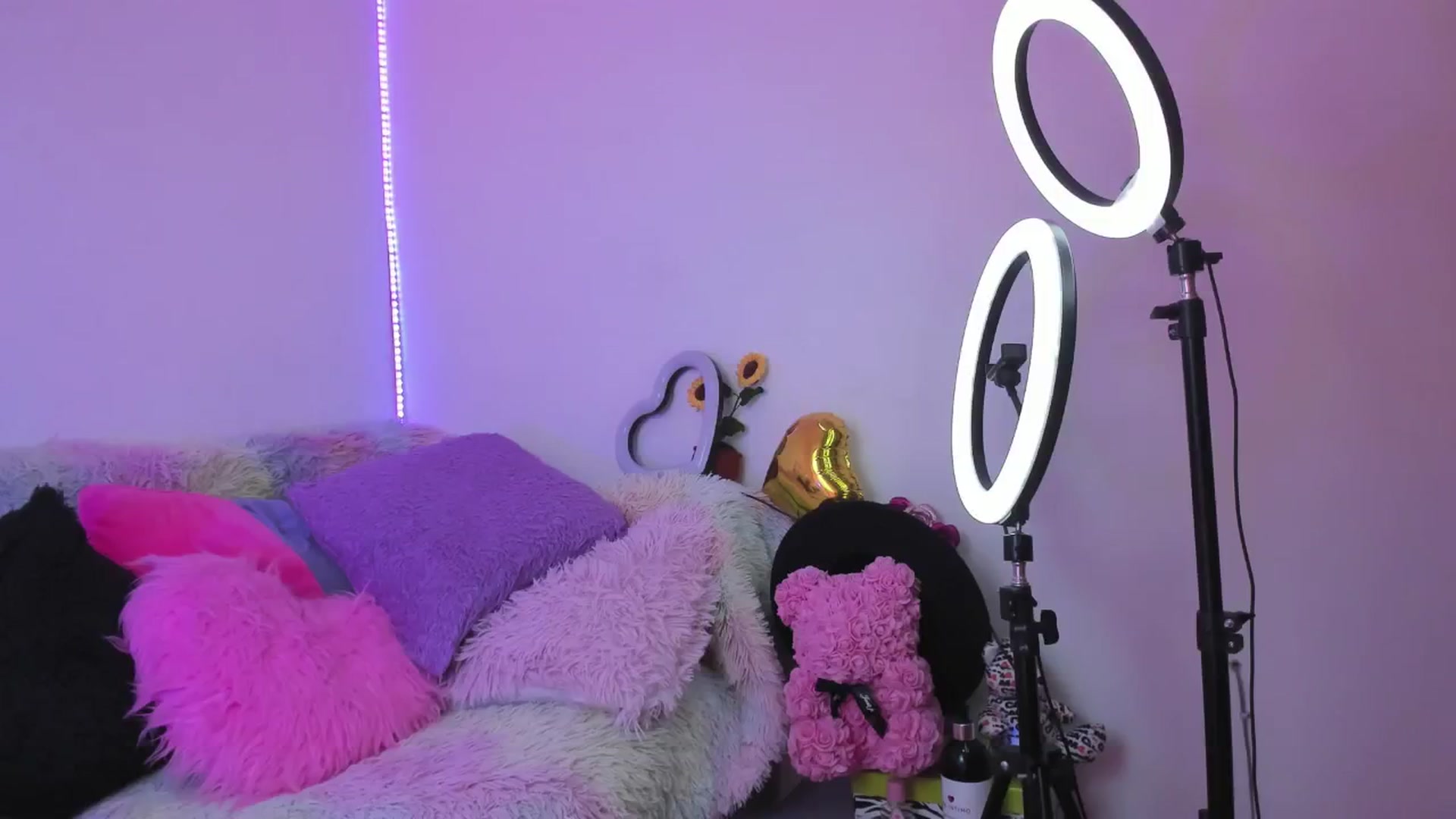 Gallery image thumbnail from Tifannys_ti's myfreecams stream on, 04/19/2025, 15:14 image 4 of 20