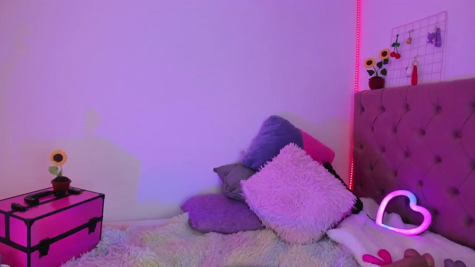 Gallery image thumbnail from Tifannys_ti's myfreecams stream on, 05/20/2025, 17:23 image 17 of 20