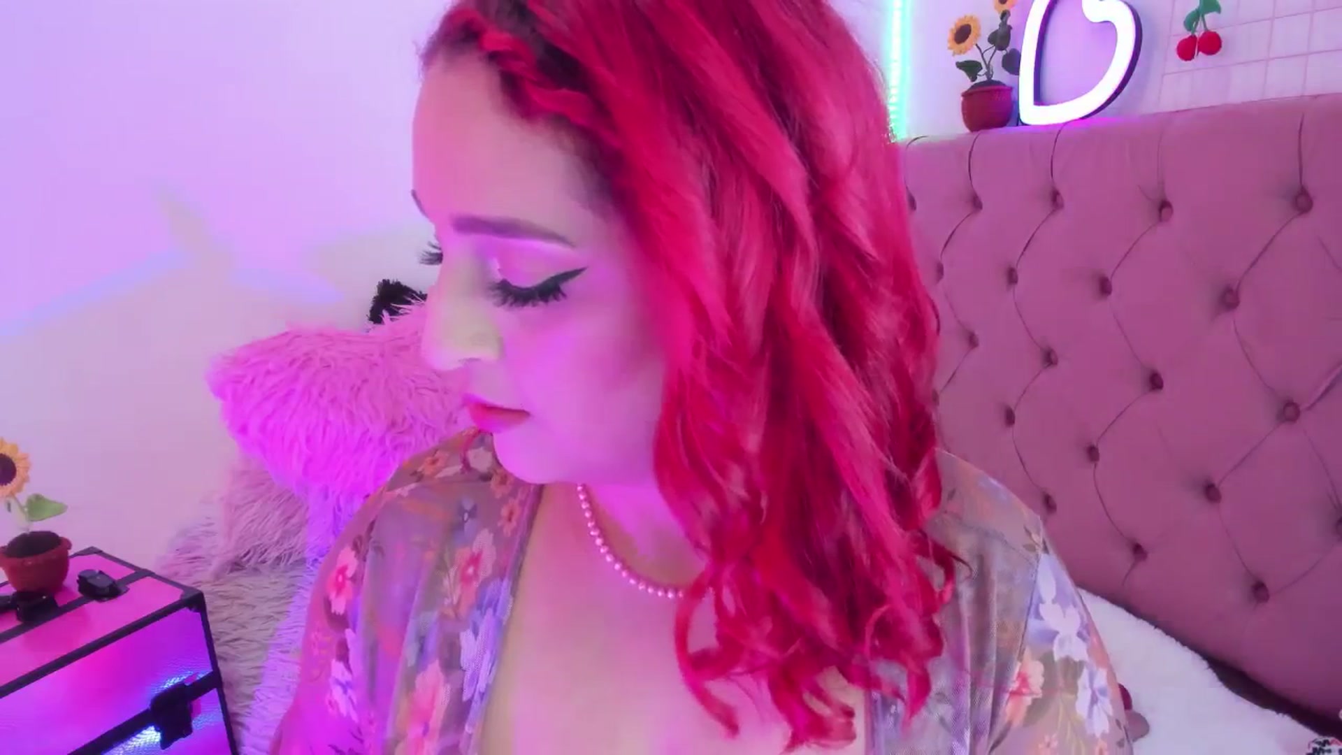 Gallery image thumbnail from Tifannys_ti's myfreecams stream on, 05/24/2025, 15:35 image 14 of 20