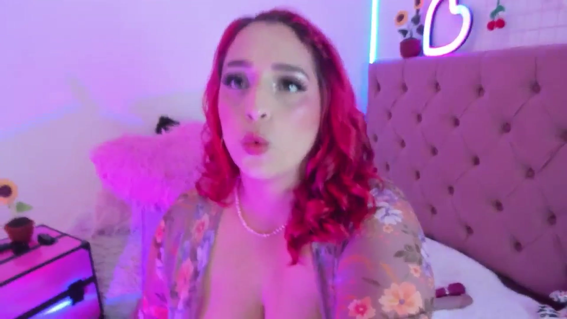 Gallery image thumbnail from Tifannys_ti's myfreecams stream on, 05/24/2025, 15:35 image 17 of 20