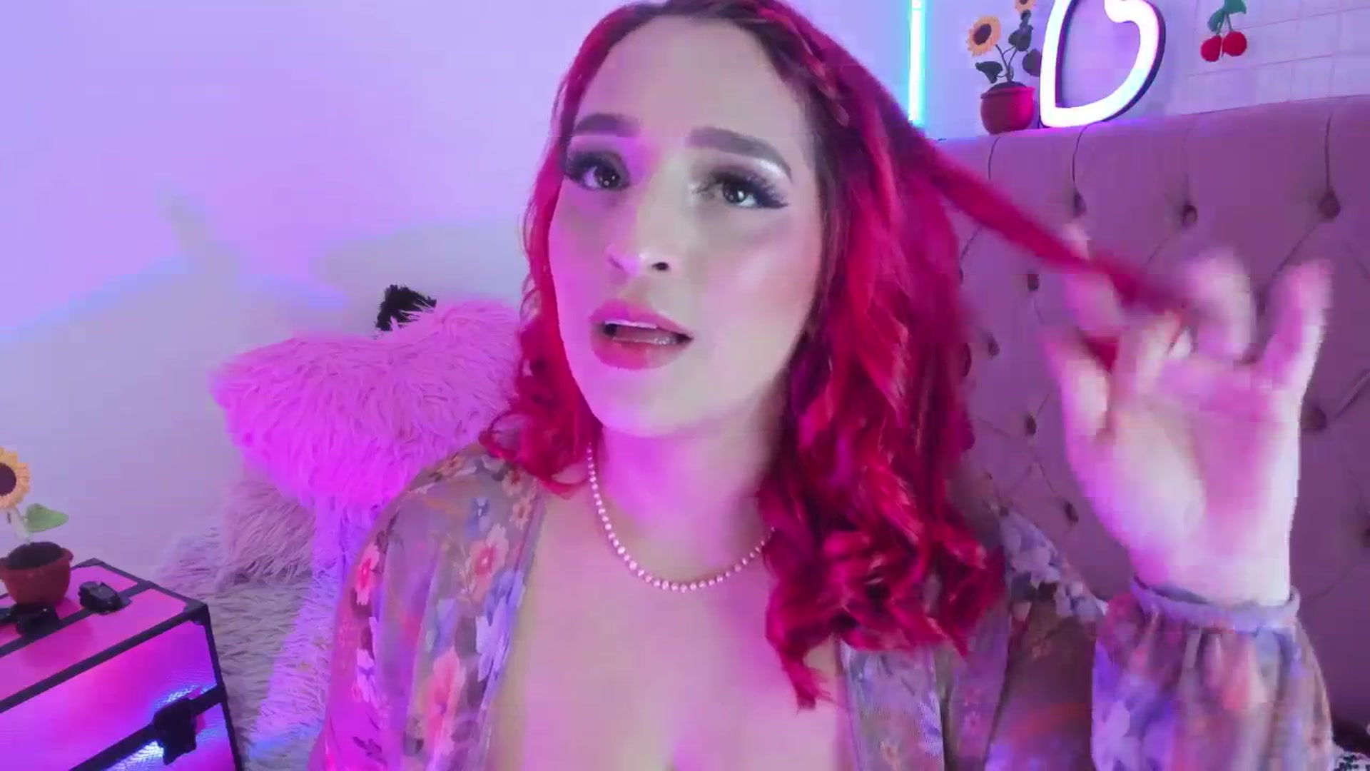 Gallery image thumbnail from Tifannys_ti's myfreecams stream on, 05/24/2025, 15:35 image 16 of 20