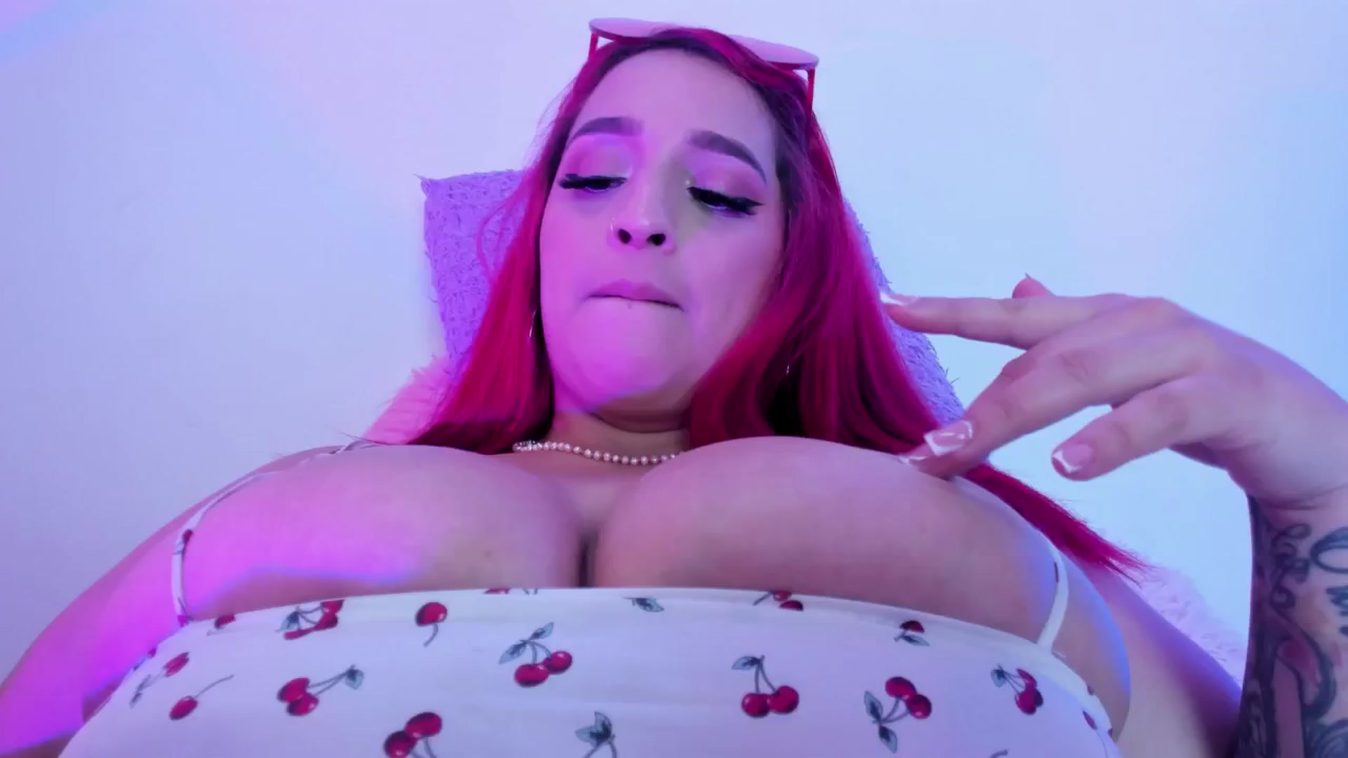 Gallery image thumbnail from Tifannys_ti's myfreecams stream on, 06/07/2025, 15:25 image 19 of 20