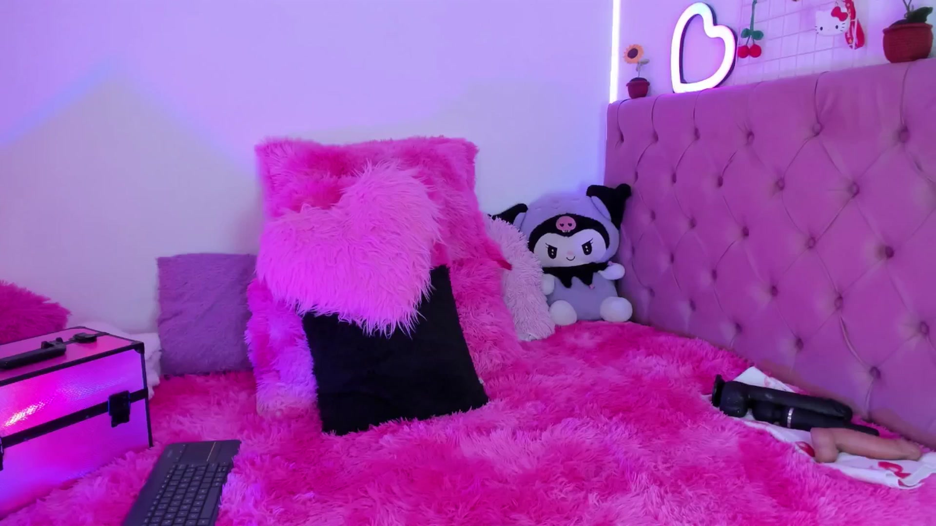 Gallery image thumbnail from Tifannys_ti's myfreecams stream on, 07/27/2025, 13:05 image 8 of 20