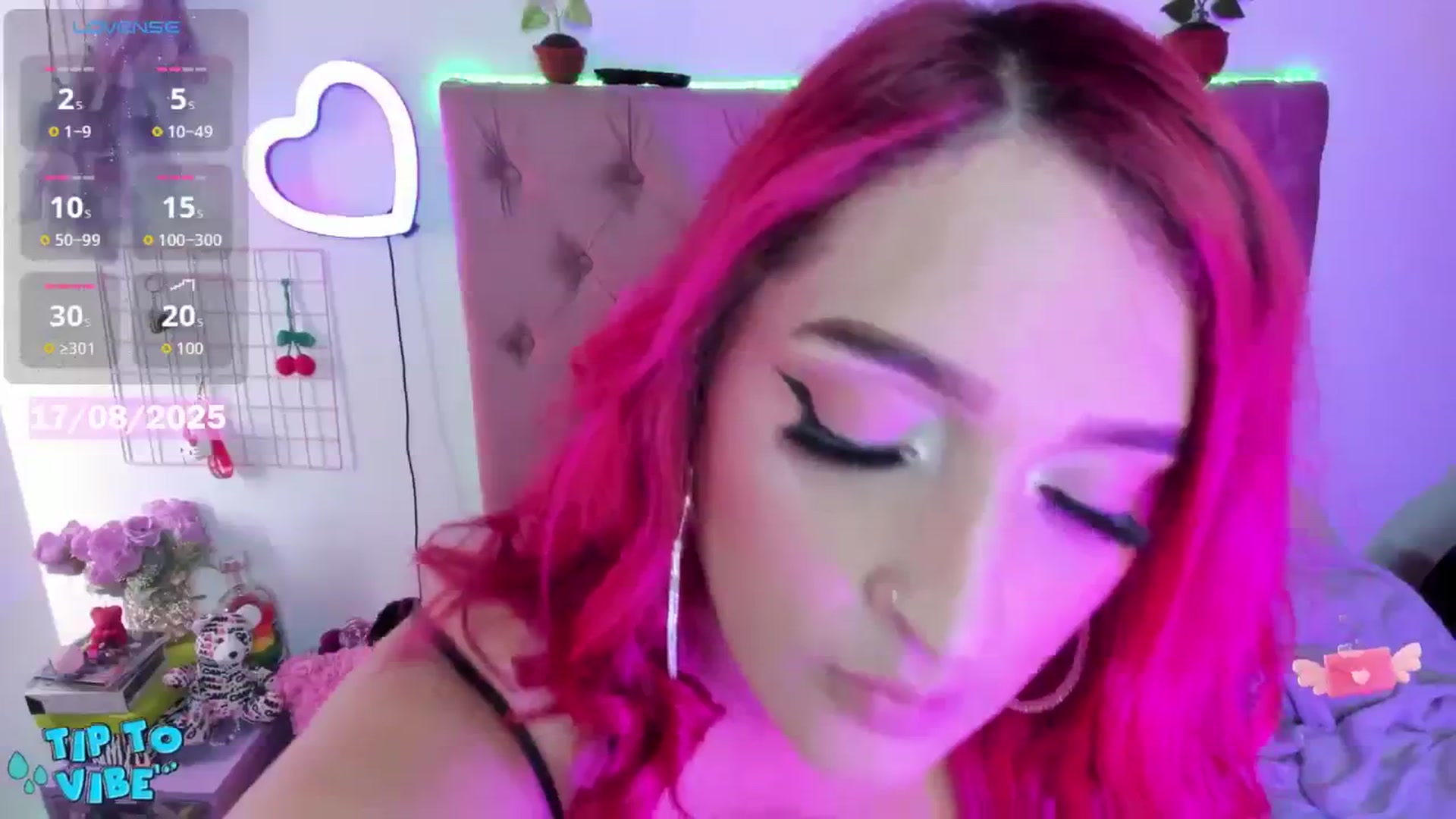 Gallery image thumbnail from Tifannys_ti's myfreecams stream on, 08/17/2025, 13:53 image 16 of 20