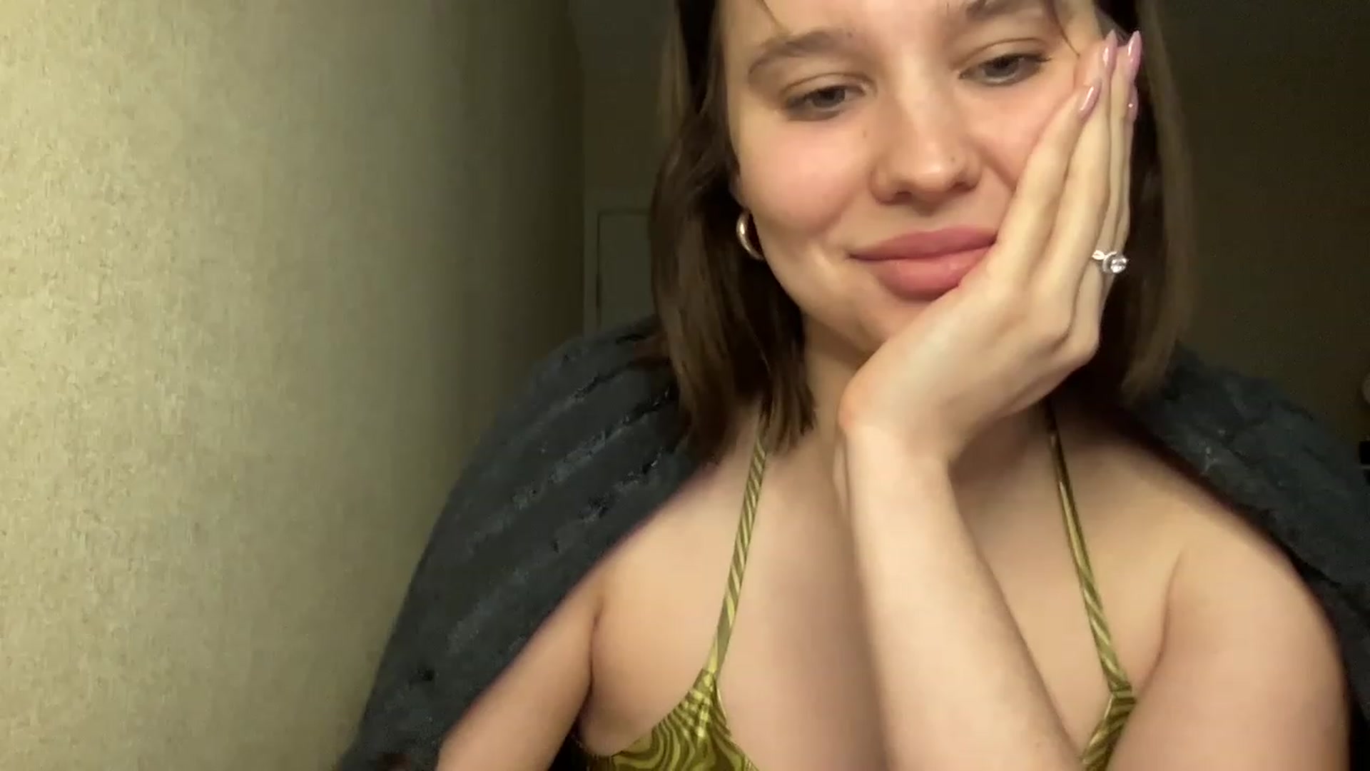 Gallery image thumbnail from TifanyTatum's myfreecams stream on, 12/19/2022, 13:19 image 19 of 20